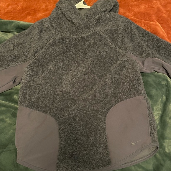 fluffy/comfy nike pull over hoodie - Picture 1 of 4